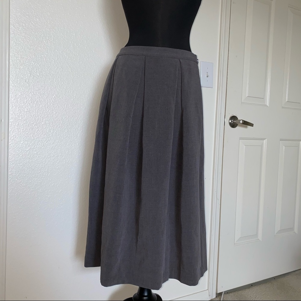 Chelsea 28 Grey Wide-Pleat Skirt